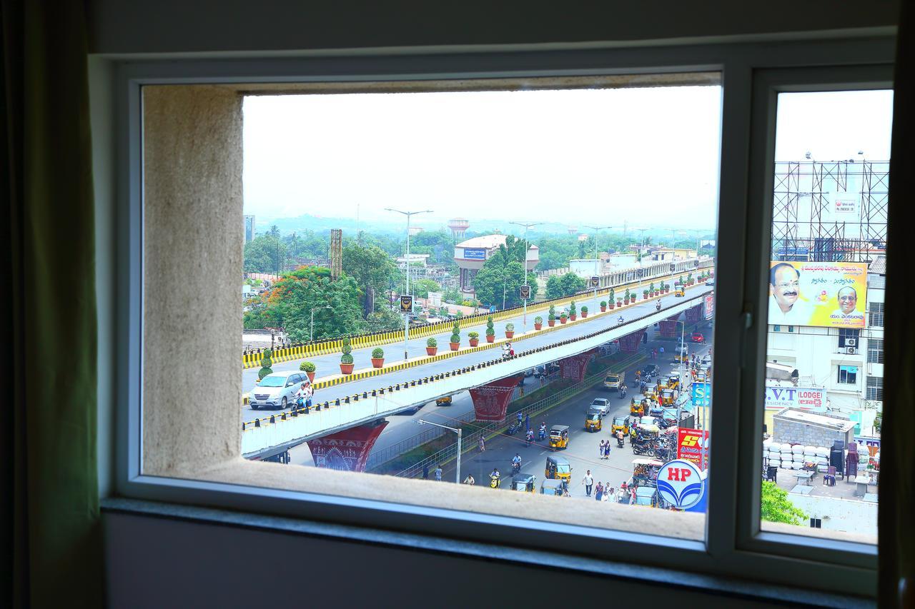 Abhayaa Hotel Visakhapatnam Eksteriør bilde